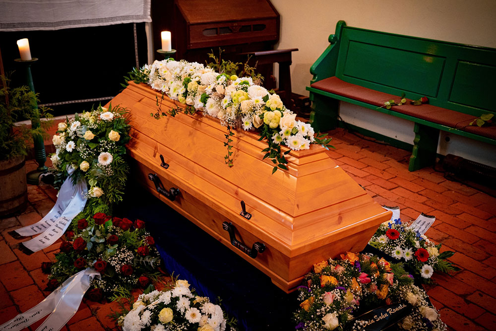 5 things to avoid doing at funerals